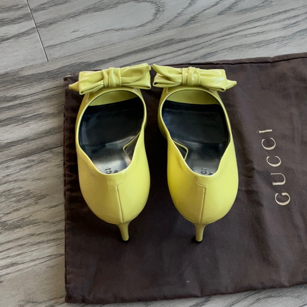 Gucci Clodine Yellow Patent Leather Bow Peep-Toe Pump Size 37.5 Party Statement - Picture 3 of 15
